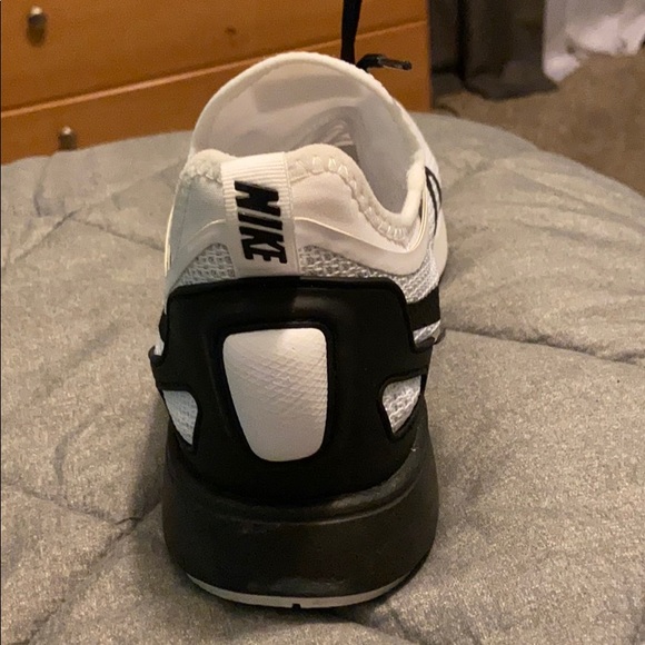 White nikes - Picture 5 of 5